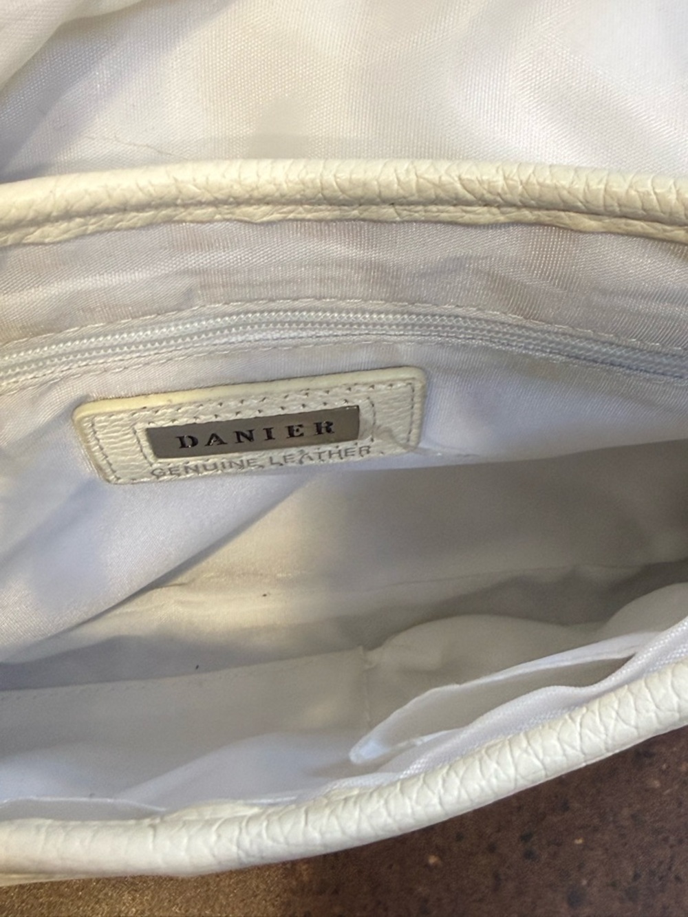 Danier Black & Cream Leather Buckle Shoulder Bag - Picture 3 of 4